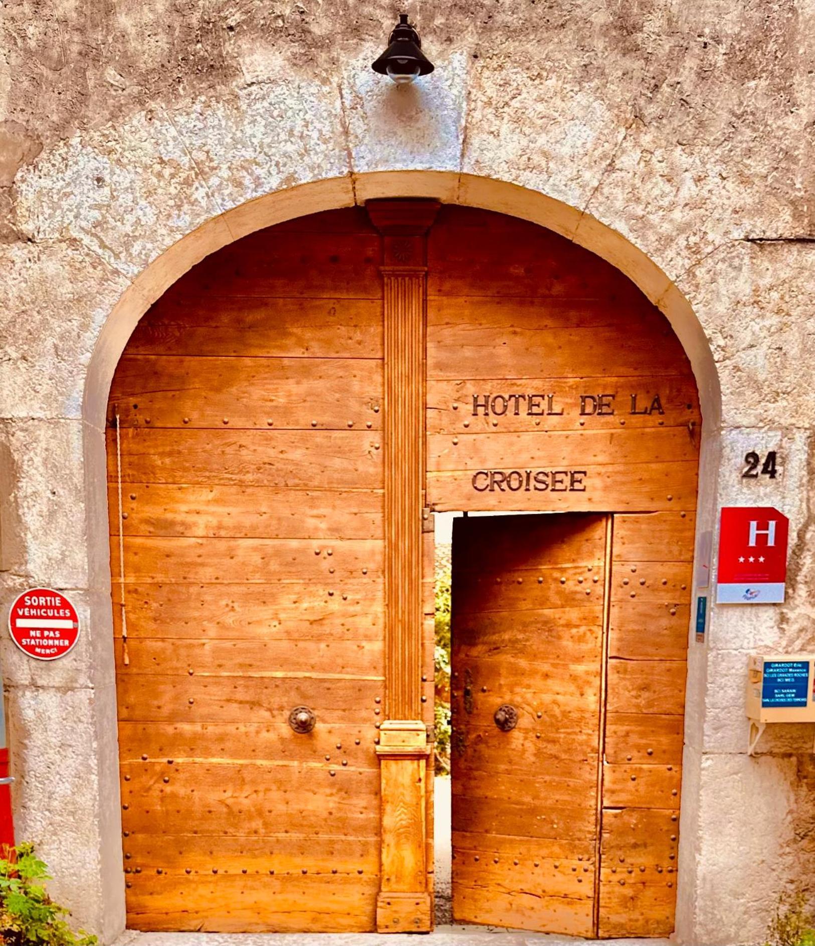 Hotel De La Croisee Poncin 外观 照片