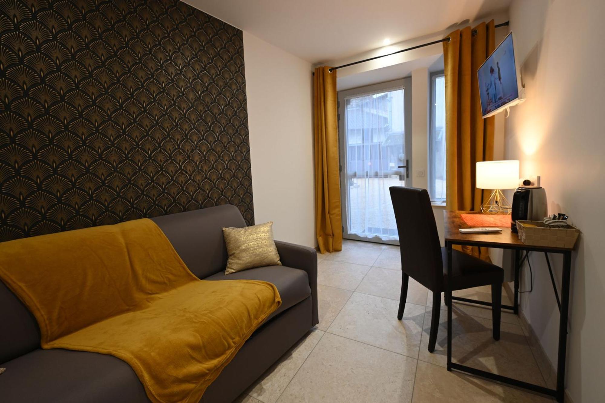 Hotel De La Croisee Poncin 外观 照片