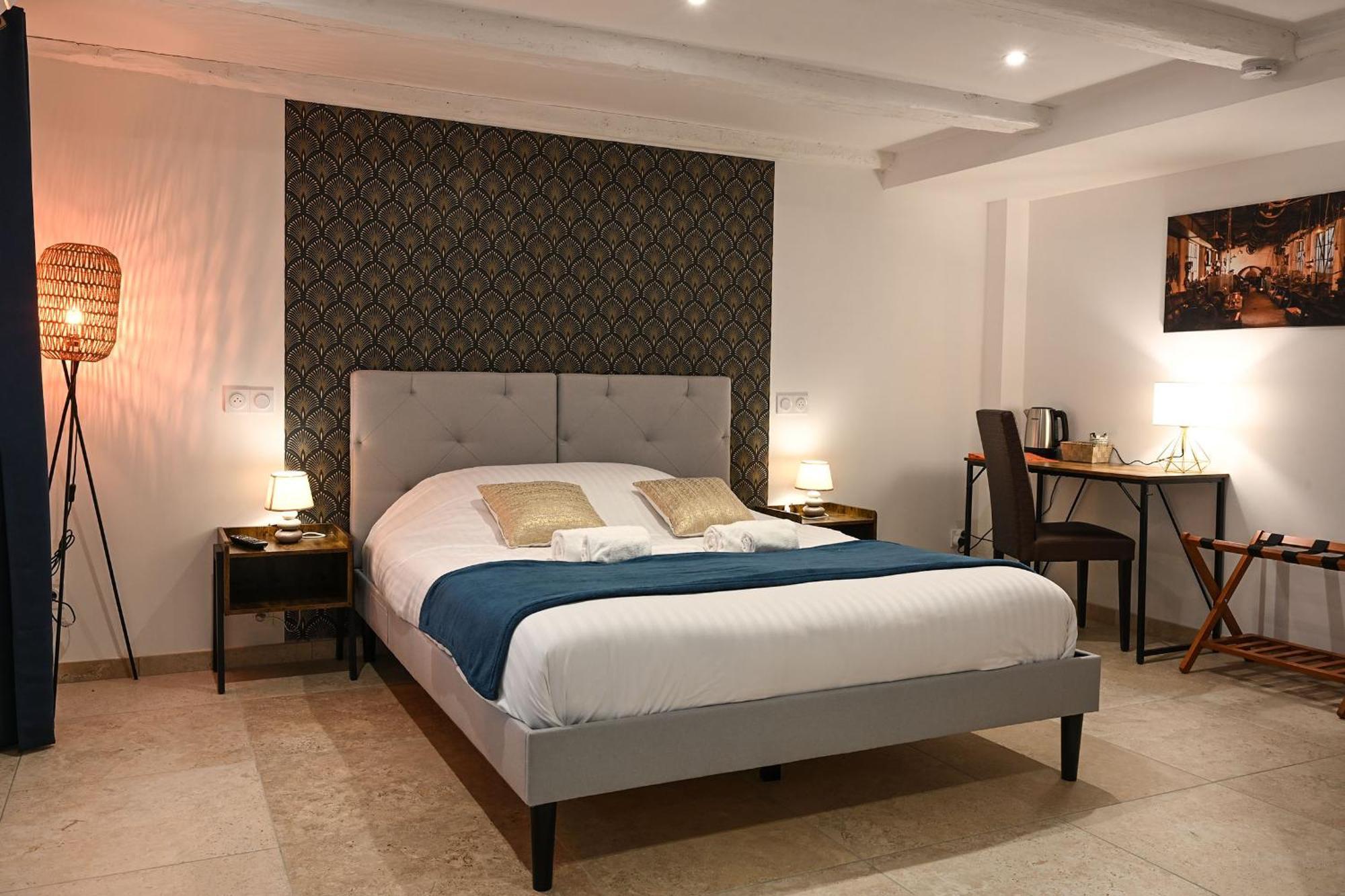 Hotel De La Croisee Poncin 外观 照片